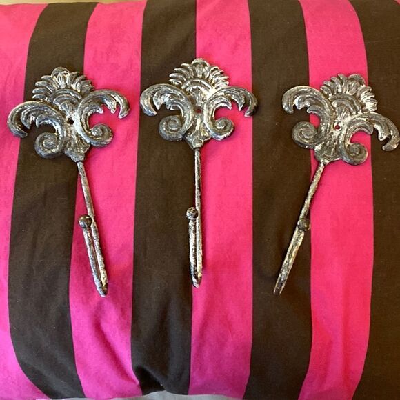 Paris Bathroom Shower Curtain and Matching Hooks and Accessories Set - Picture 9 of 13